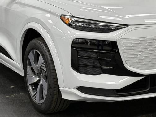 2025 Audi Q6 e-tron Premium Plus quattro