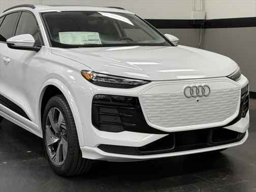 2025 Audi Q6 e-tron Premium Plus quattro