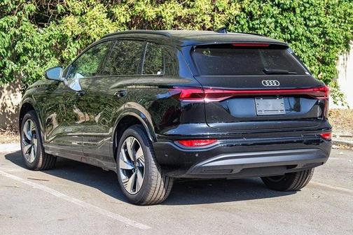 2025 Audi Q6 e-tron Premium Plus quattro