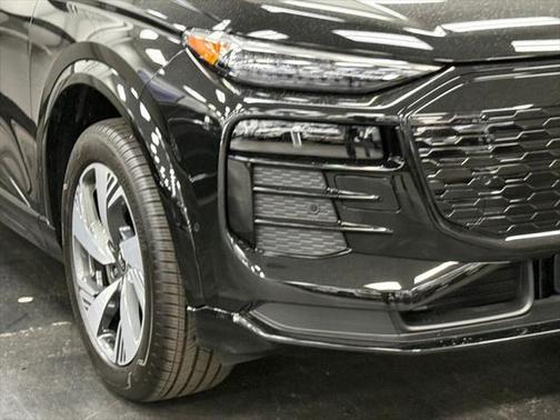 2025 Audi Q6 e-tron Premium Plus quattro