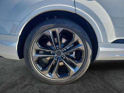 2026 Audi Q7 55 Premium Plus