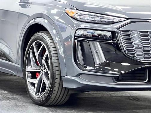 2025 Audi SQ6 e-tron Prestige quattro