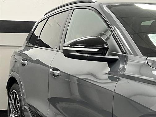 2025 Audi SQ6 e-tron Prestige quattro