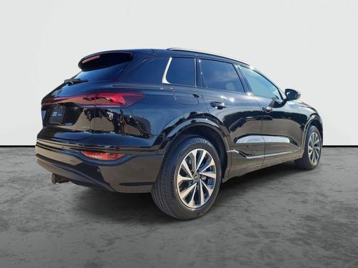 2025 Audi Q6 e-tron Premium Plus quattro