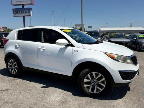 White 2014 Kia Sportage LX