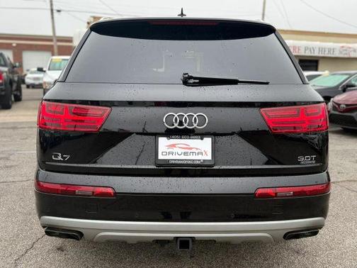 Orca Black Metallic 2017 Audi Q7 3.0T Premium Plus