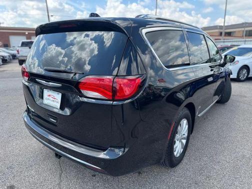 2019 Chrysler Pacifica Touring-L