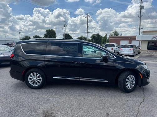 2019 Chrysler Pacifica Touring-L