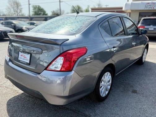 Gray 2018 Nissan Versa 1.6 SV