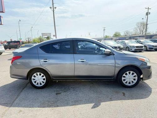 Gray 2018 Nissan Versa 1.6 SV