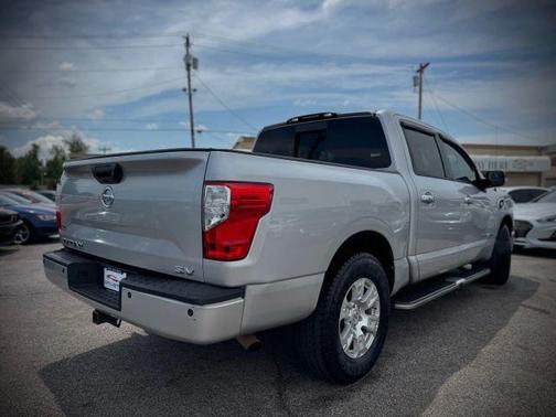 2017 Nissan Titan SV