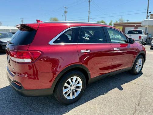 Red 2017 Kia Sorento LX