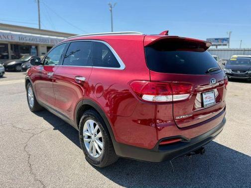 Red 2017 Kia Sorento LX