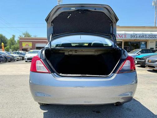 Gun Metallic 2018 Nissan Versa 1.6 SV