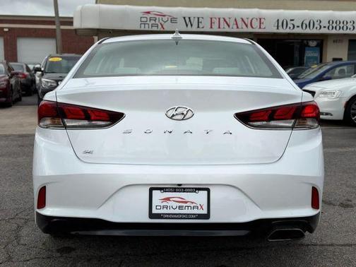 White 2019 Hyundai SONATA SE