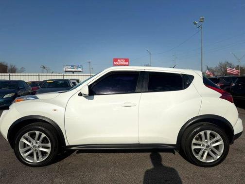 Pearl White 2014 Nissan Juke SV