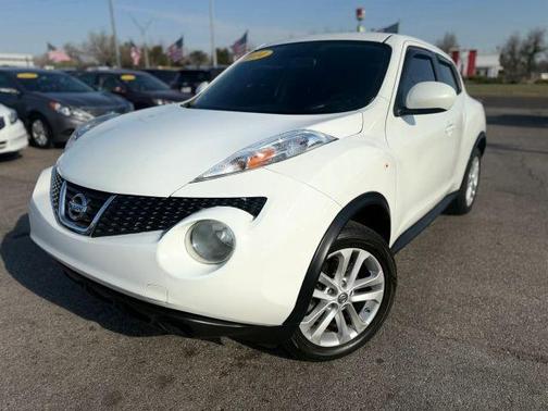 Pearl White 2014 Nissan Juke SV