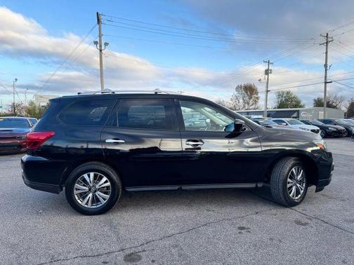 2019 Nissan Pathfinder SV