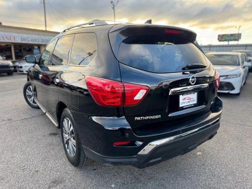 2019 Nissan Pathfinder SV