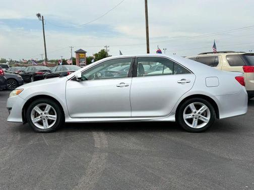 Silver 2014 Toyota Camry SE