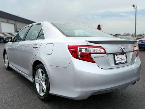 Silver 2014 Toyota Camry SE