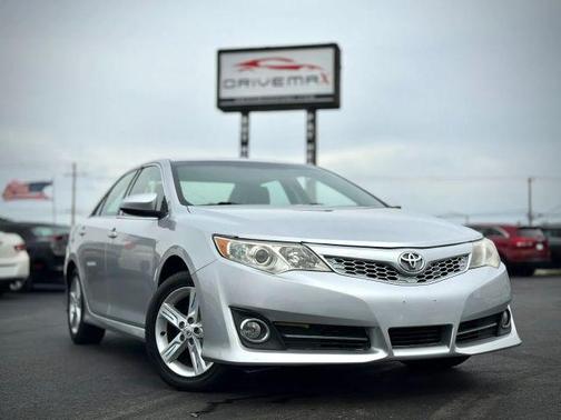 Silver 2014 Toyota Camry SE