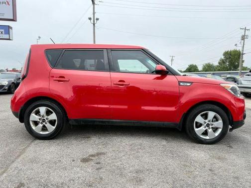Red 2019 Kia Soul Base