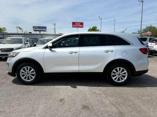 White 2020 Kia Sorento LX