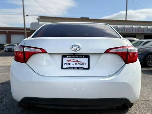 White 2016 Toyota Corolla LE