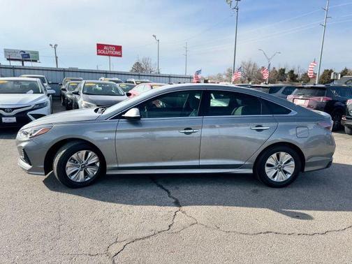 2018 Hyundai SONATA Hybrid SE