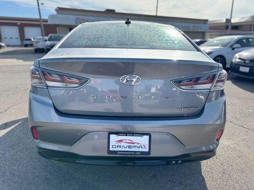 2018 Hyundai SONATA Hybrid SE