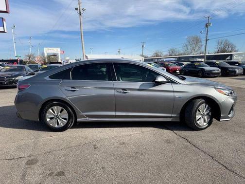 2018 Hyundai SONATA Hybrid SE