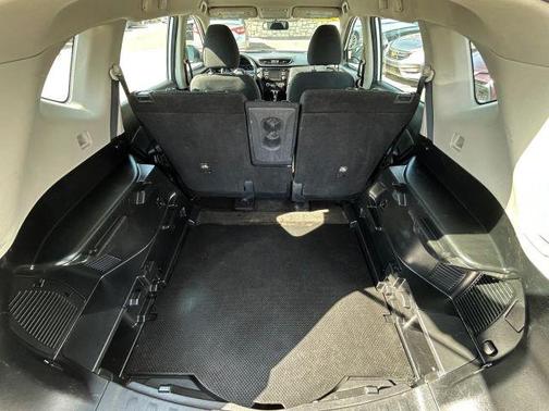Glacier White 2017 Nissan Rogue S