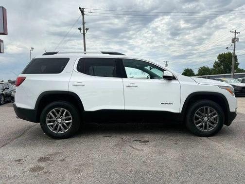 White 2017 GMC Acadia SLT-1
