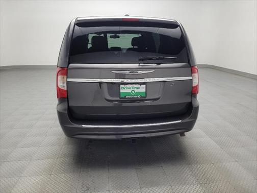 2016 Chrysler Town & Country S
