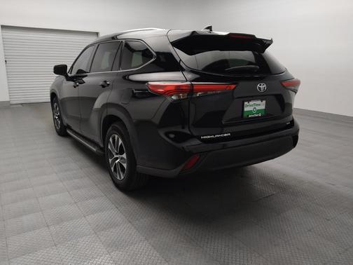Midnight Black Metallic 2021 Toyota Highlander XLE