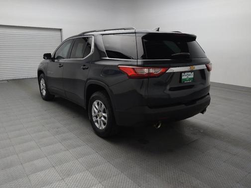 Graphite Metallic 2020 Chevrolet Traverse LT Cloth