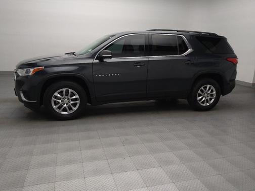 Graphite Metallic 2020 Chevrolet Traverse LT Cloth