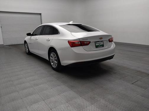 Summit White 2023 Chevrolet Malibu FWD 1LT