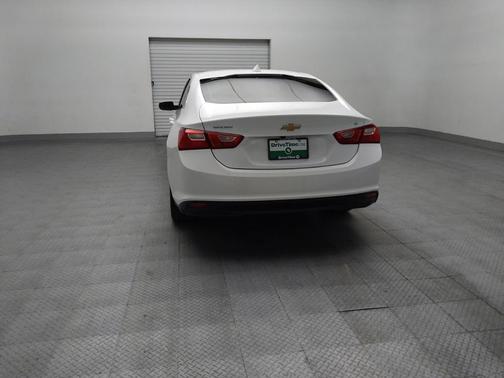 Summit White 2023 Chevrolet Malibu FWD 1LT