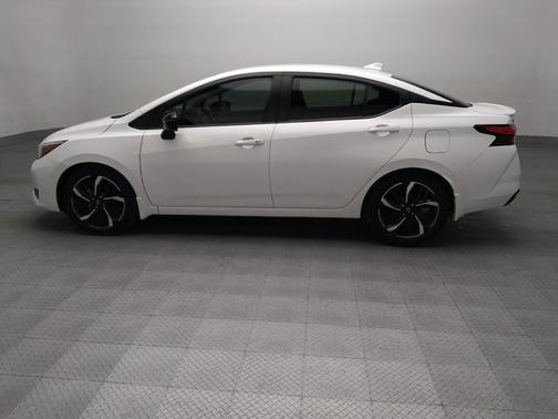 Aspen White Tricoat 2023 Nissan Versa 1.6 S