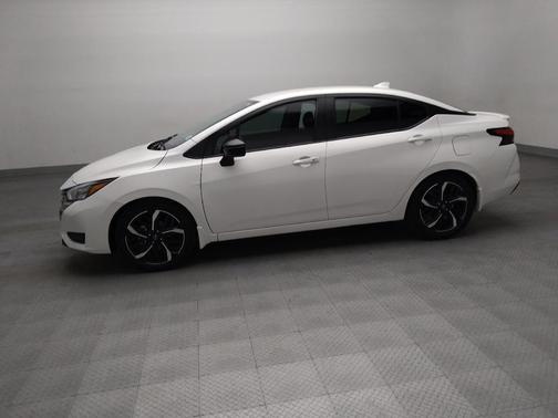 Aspen White Tricoat 2023 Nissan Versa 1.6 S