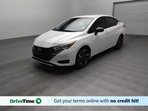 Aspen White Tricoat 2023 Nissan Versa 1.6 S