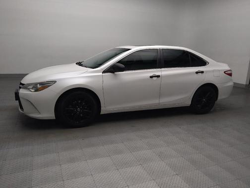 Blizzard Pearl 2017 Toyota Camry SE