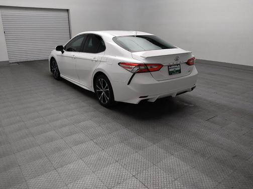 Super White 2019 Toyota Camry SE