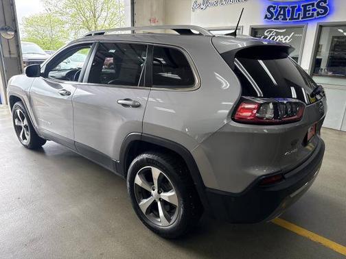 Silver 2021 Jeep Cherokee LIMITED