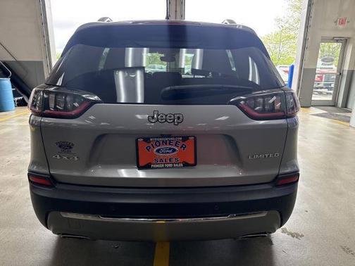 Silver 2021 Jeep Cherokee LIMITED
