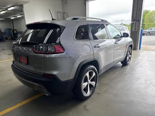 Silver 2021 Jeep Cherokee LIMITED