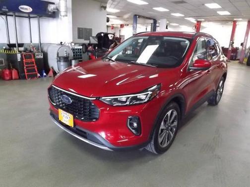 RAPID RED MET TINTED CC 2023 Ford Escape PLATINUM