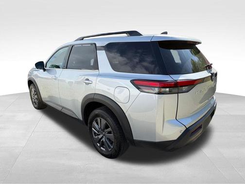 Brilliant Silver Metallic 2025 Nissan Pathfinder SV 4WD